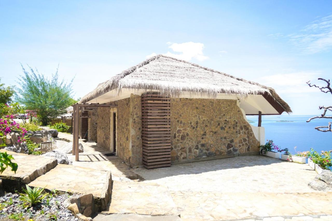 Theodor At Labuan Bajo Hotell Exteriör bild