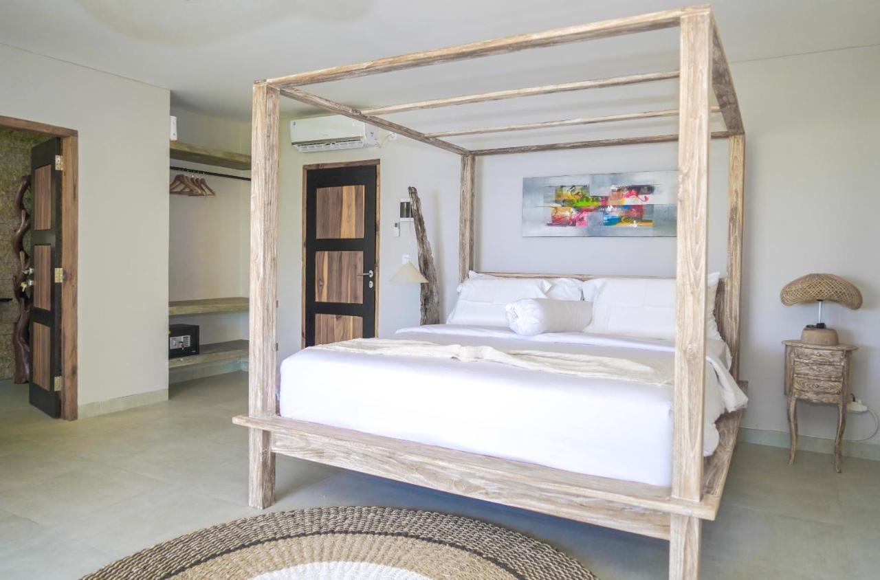 Theodor At Labuan Bajo Hotell Exteriör bild