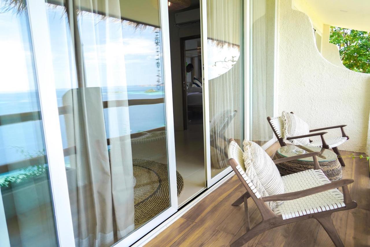 Theodor At Labuan Bajo Hotell Exteriör bild